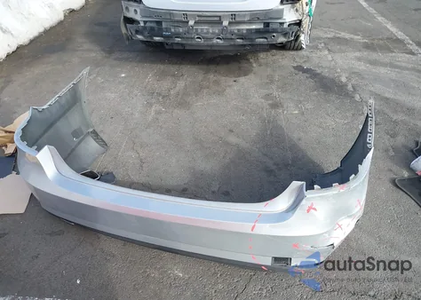 2011 Mercedes-Benz E 350 4Matic z USA, uszkodzony, nr VIN WDDHF8HB3BA348612